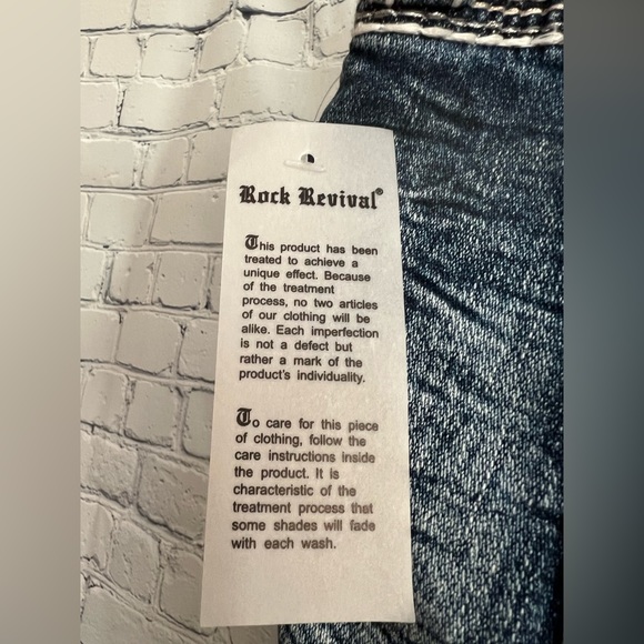 Rock Revival distressed and blinged cropped jeans - Picture 4 of 5